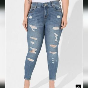 Torrid Destructed Bombshell Skinny Jean Size 16S